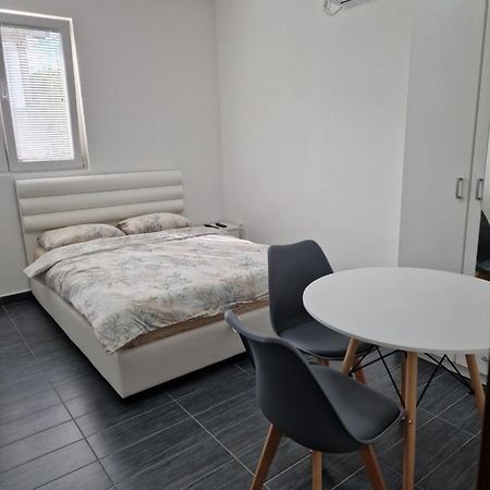 Apartman Tolosi 2 Appartement Podgorica Buitenkant foto