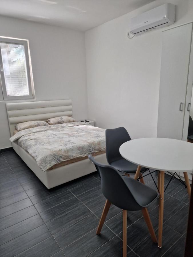 Apartman Tolosi 2 Appartement Podgorica Buitenkant foto