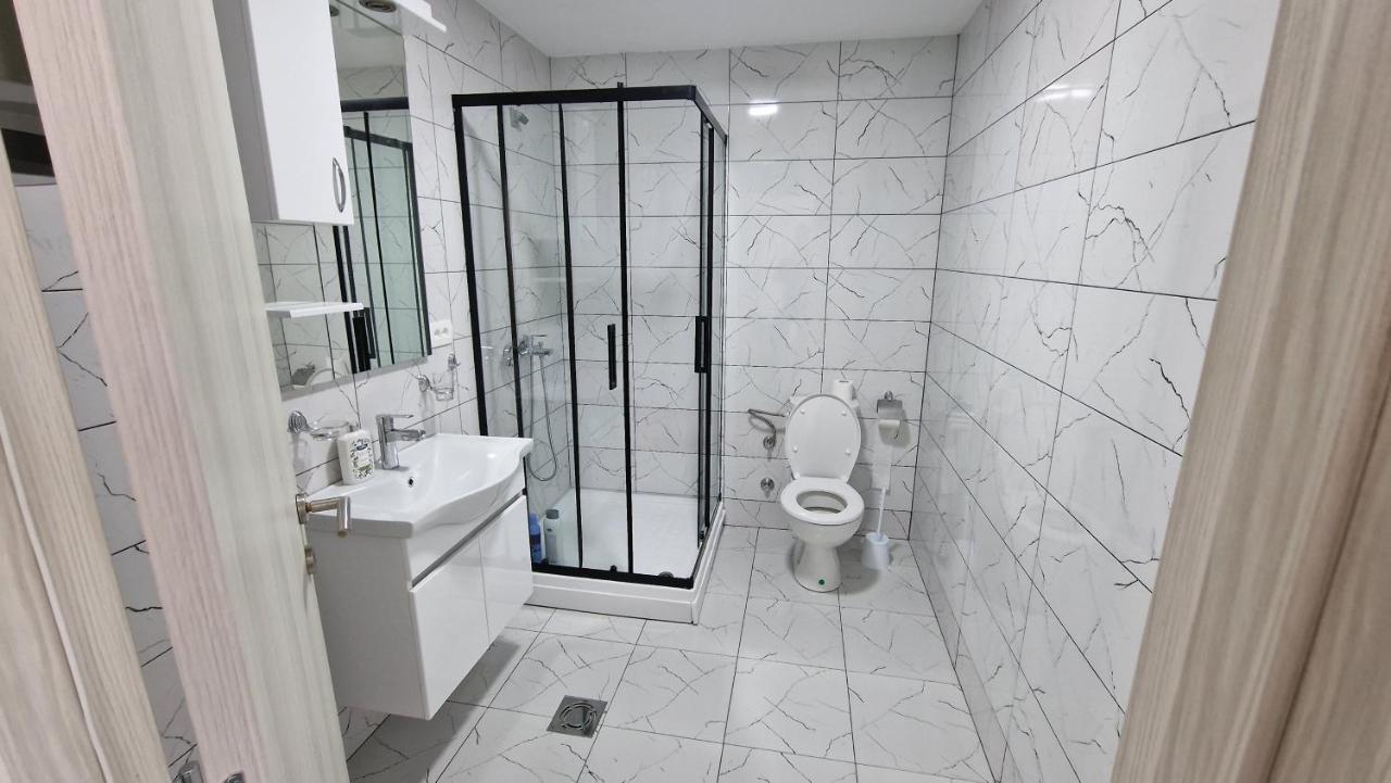 Apartman Tolosi 2 Appartement Podgorica Buitenkant foto