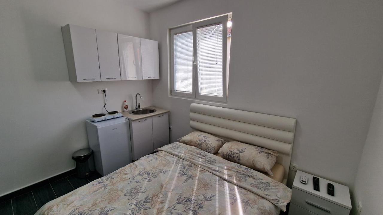 Apartman Tolosi 2 Appartement Podgorica Buitenkant foto