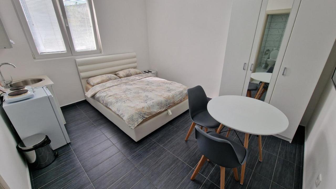 Apartman Tolosi 2 Appartement Podgorica Buitenkant foto