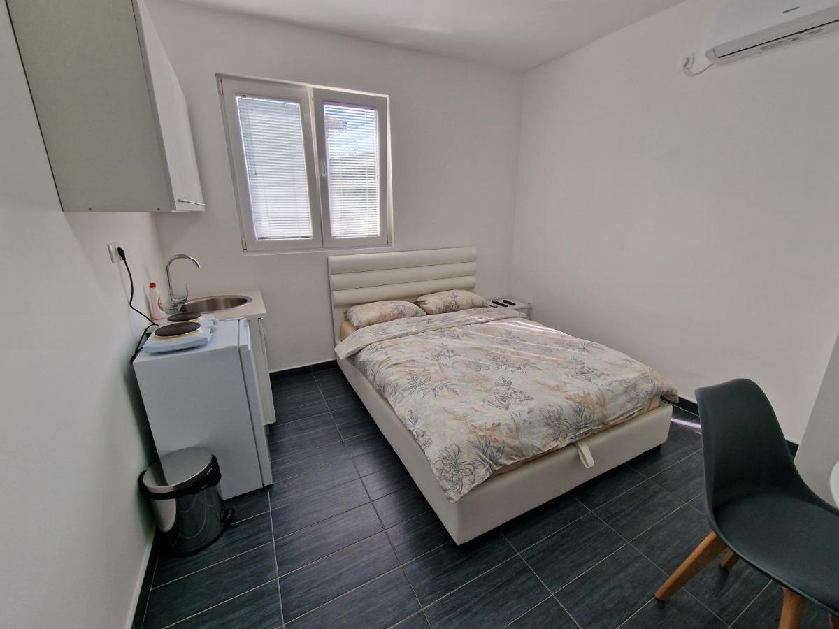 Apartman Tolosi 2 Appartement Podgorica Buitenkant foto